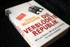 DIE VERBLÖDETE REPUBLIK - Wie uns Medien Wirtschaft und Politik für dumm verkaufen Thomas Wieczorek