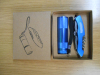 Taschenlampe und Messer