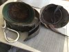 2 Feuerwehrhelme und 1 Gürtel