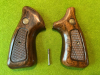 TAURUS ORIGINALE HOLZGRIFFSCHALEN REVOLVER MOD. 66, 80 UND DIE MEISTE MIT DEM GLEICHEN GRIFFSTÜCK