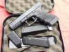 Glock 17 Gen. 3 Kal. 9 mm Luger komplett mit Reservemagazin, Jetfunnel, Leuchtvisier und Koffer