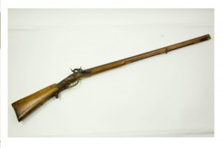 Gewehr, Böhmen, Ende 18. Jh., Steinschloss auf Perkussion aptiert, Hersteller: Johan CZERMAK, Wilden