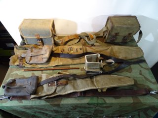 Zubehörsset für das MG 30 (t) 2. Weltkrieg, W -SS, Trageriemen, Magazintaschen, Y-Riemen Magazinader