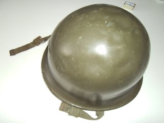 Französischer olivgrüner Stahlhelm nach Modèle 1951: Ursprünglich der Standard-Stahlhelm