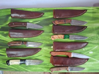 Konvolut von 7 handgefertigten Jagdmesser