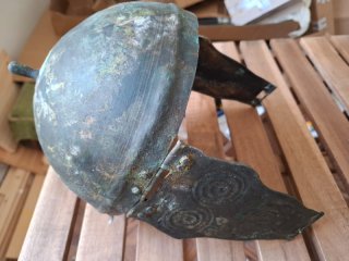 mittelalterlicher antiker Bronzehelm