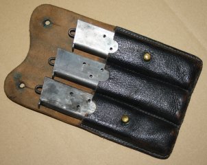 orig. Wehrmacht WK2 3 St. Magazine und -Tasche für Pistole Kongsberg 1914 im Kal. .45ACP -TIP TOP-