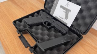 Umarex GLOCK 17 Gen5 9 mm P.A.K. – ungeschossen – OVP, Koffer und Zubehör