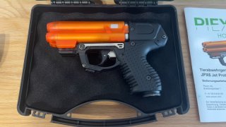 PIEXON JPX6 Jet Protector mit Koffer und Holster – nicht ausgelöst – optische Gebrauchsspuren