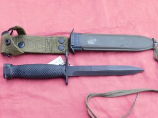 Bajonett mit Scheide, original US M8 AI für M 16 von Eickhorn Germany, neuwertig!