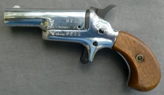 DERRINGER MOD. 1873 IM KALIBER .22 L.R. – „MADE IN GERMANY“ – VERNICKELT/VERCHROMT – TOP GELEGENHEIT