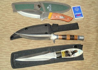 === Konvolut 3 schöne unbenutzte (Sammler-) Messer / Dolche inkl. Scheide – No Schwert Bajonett ===