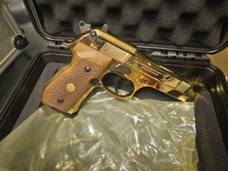 Beretta 92FS Gold mit Holzgriffschalen Zubehöhr und Koffer