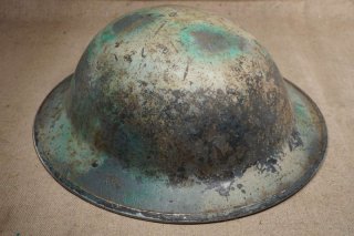 alte Britischer Stahlhelm mit Innenfutter