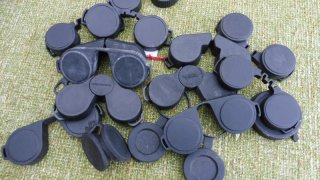 Konvolut ****Fernglas Schutzdeckel****** einfach mal ansehen kostet nichts *****