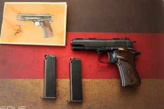 Halbautomatische Pistole von Llama Modell Especiale Kaliber .380 /Kaliber identisch 9mmBrowning-Kurz