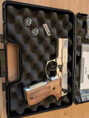 Walther CP 88 Nickel mit extra Holzgriffschalen und 2 Trommelmagazine