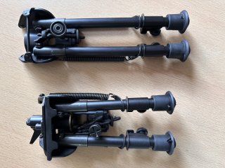 Bipod / Zweibein-Set: 1x Original Harris 1A2 Ultralight L + 1x Klon / Nachbau