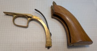 Revolvergriff mit Messingrahmen