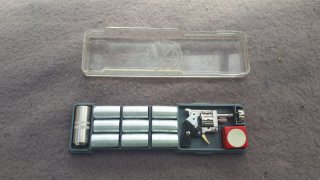 Xythos Revolver von Andres & Dworsky in Notausrüstung Box, 2mm Stiftfeuer