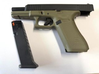 Glock 17 Gen5 Battlefield Green - PTB 1068 - Sehr guter Zustand - wenig getestet-Komplett im Koffer