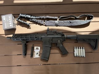 VFC KAC SR16 GBB Short 10,3 (10,5) mit Rare Arms M-Lok Handguard CO2 Magazin Frontgriff Sling RedDot