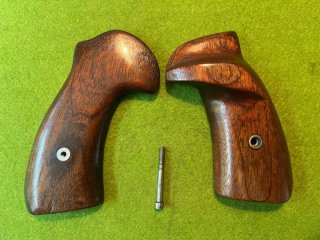 URALTE HOLZGRIFFE UNBEKANNTES REVOLVER VIELLEICHT MOD. 38 ODER ÄHNLICHE