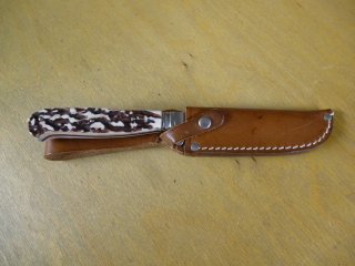 Puma Messer - Gnicker - Nr. 11 3596 - Griffschalen aus Hirschhorn - Lederscheide - Jagdmesser