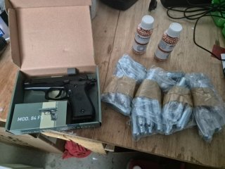 Softairpistole Beretta 84 fs mit Zubehör