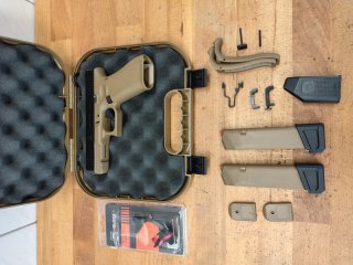 Glock Pistole G17 Gen5 FS FR Coyote 9mm Luger (viel Zubehör)