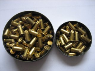 ** 130 Stk. Platzpatronen - Randfeuer - Cal. .22 long - 15 mm **