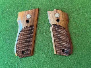 HOLZGRIFFSCHALEN ORIGINAL S&W FÜR 39/59 EVTL. NACHBAUTEN