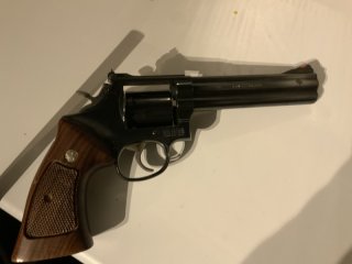 S&W