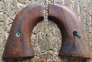 Original Holz-Griffschalen für HS Texas Scout .45 Frontier (Modell 121) – inkl. Schraube!