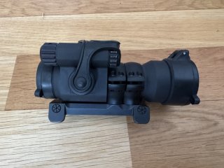 Drückjagd Aimpoint Comp M2 4 Moa Leuchtpunktvisier mit Blaser Sattelmontage
