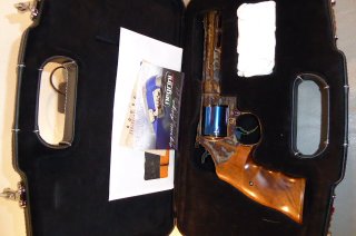 Club 30 Jubiläums Revolver „ 30 JAHRE CLUB 30. “. Kal. 357 Mag.