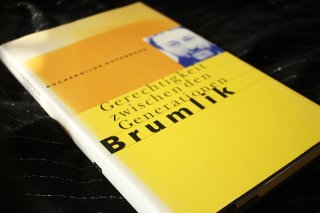 Gerechtigkeit zwischen den Generationen - Micha Brumlik