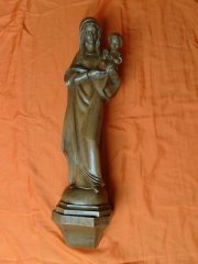 Handgeschnitzte Madonna aus Eichenholz