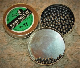 ACHTUNG: 2x300 = 600 - Round Balls No. 11 Rundkugeln Blei 4,5mm 4,5 mm Co2 Druckluft Pistole Gewehr