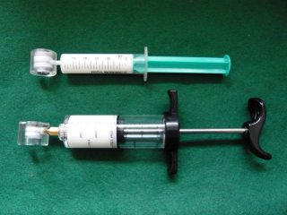 Geschossfetter aus Plexiglas für alle Kaliber