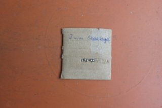 die kleinen Kügelchen im Visier die so gern weghopsen - 2mm Kugellagerkugeln