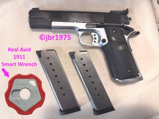 Simson Suhl 1911 A 1 Sportpistole im Kaliber .45Auto mit 2 Magazinen