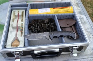WAFFENKOFFER MIT INHALT