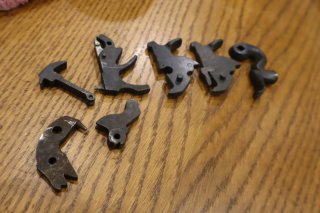 Konvolut Hähne für Kurzwaffen