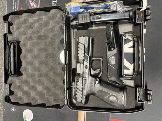 Beretta APX RDO Pistole 9mm Para NEU inklusive Montageplatte für Aimpoint Acro / Steiner Sight