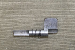 Sicherungsflügel für Gewehr 71/84 mit Feder und Abnahmestempel