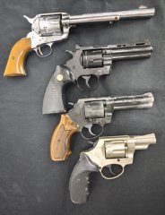 Aus Nachlass 4 ältere Revolver Cal. 9mm Knall - alle mit PTB