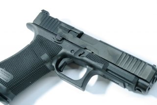 NEUHEIT GLOCK 17 Gen6 Pistole 9mm Luger 9x19 OR (Optic Ready) FS (Front Serration) Daumenauflage ...