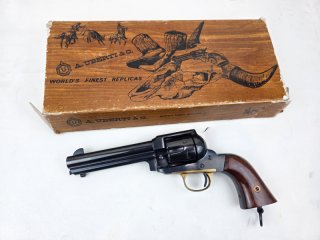 Revolver Hege-Uberti 1890 Army S.A. Outlaw Kal. .44/40 *TOP*