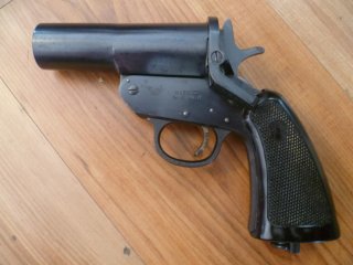 Signalpistole / Leuchtpistole Harrington & Richardson Mark VI Kal. 4